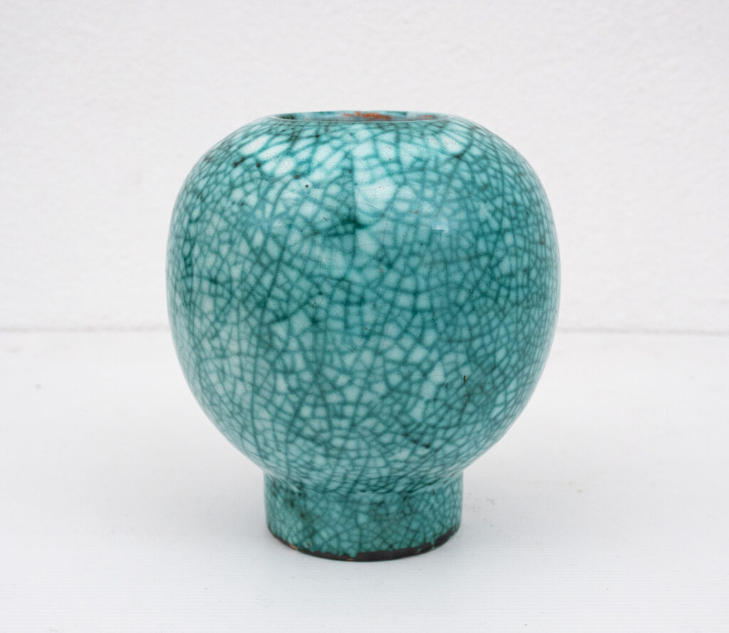 Art-deco-celadon-green-crackle-glaze-boule-shaped-vase-7