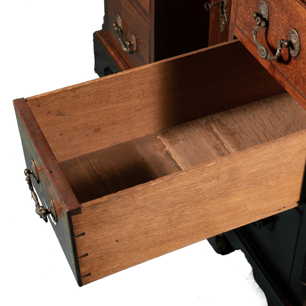 18th century Mahogany knee-hole desk-10