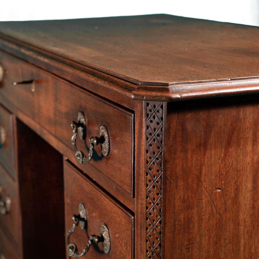18th century Mahogany knee-hole desk-6