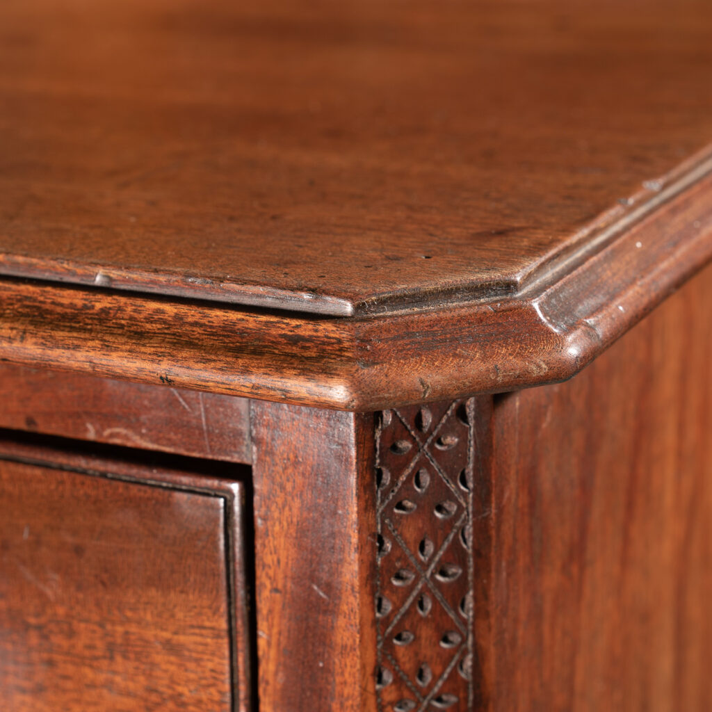 18th century Mahogany knee-hole desk-7