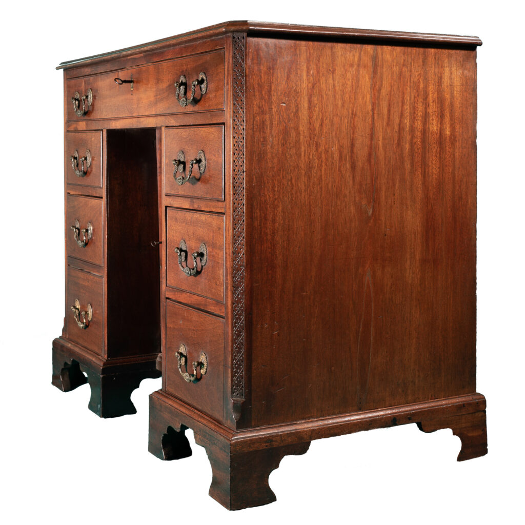18th century Mahogany knee-hole desk-8