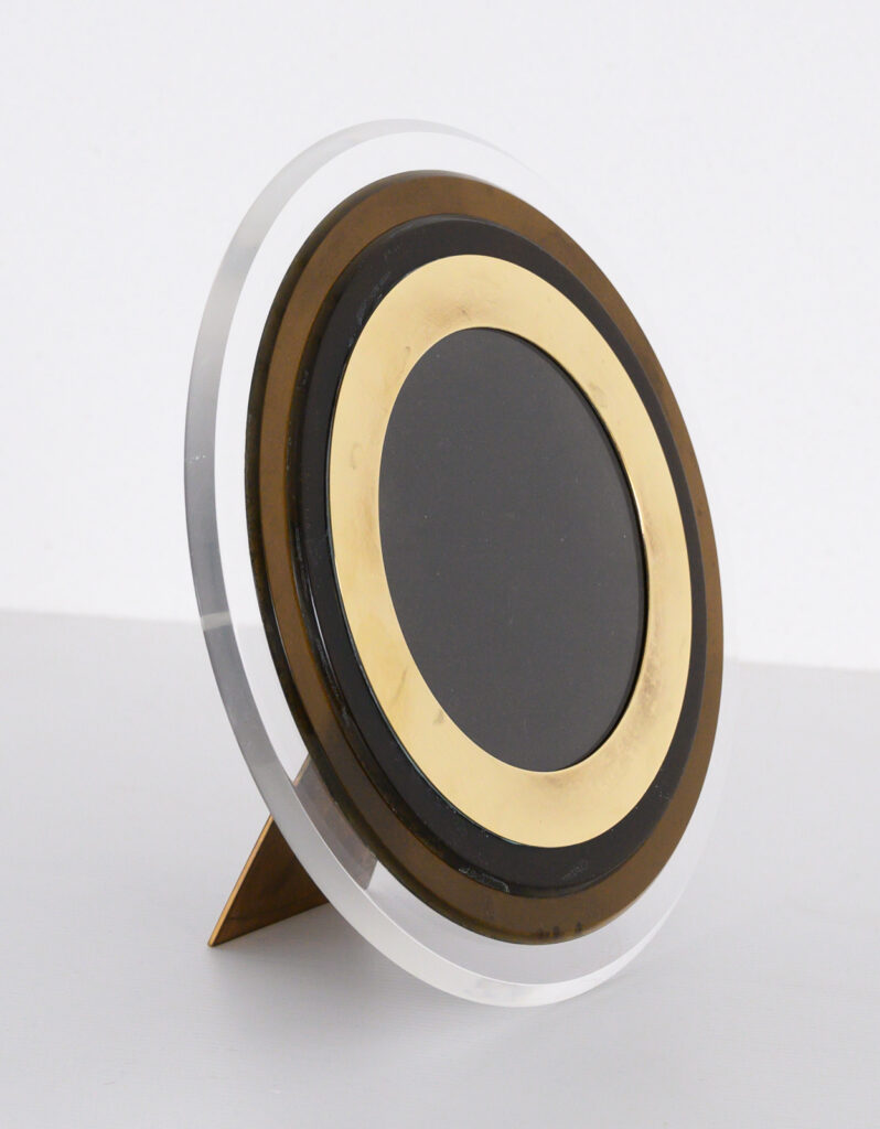 Circular-Christian-Dior-photo-frame2