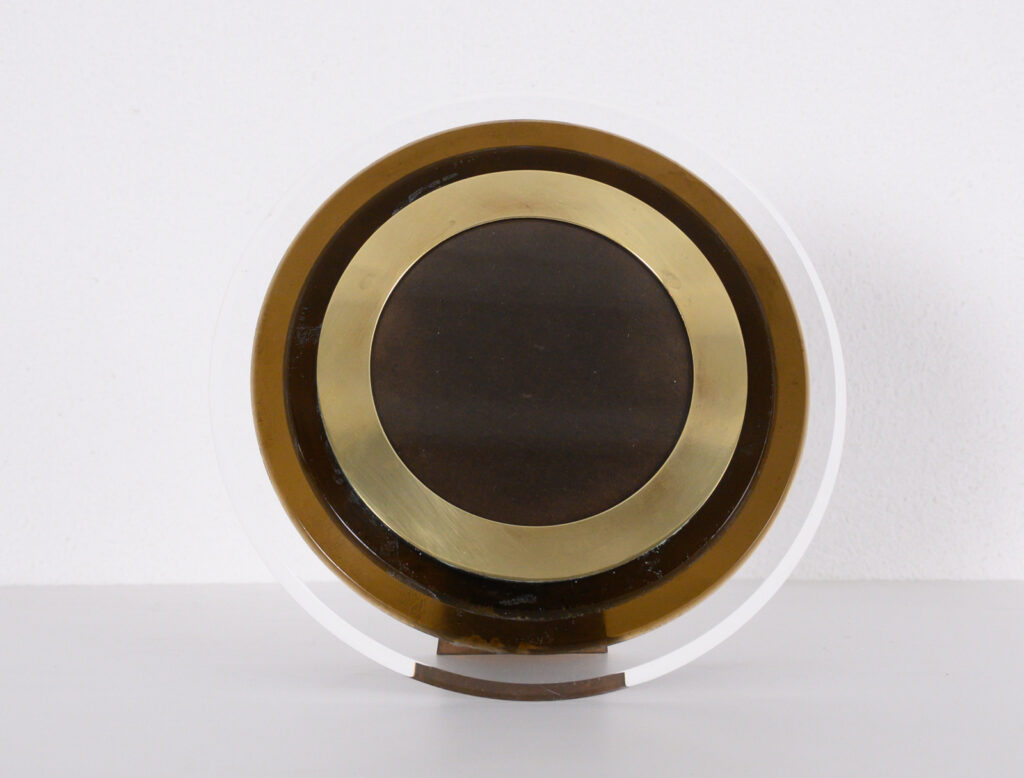 Circular-Christian-Dior-photo-frame6