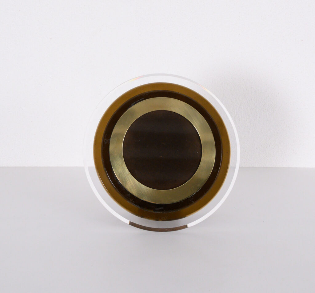 Circular-Christian-Dior-photo-frame7