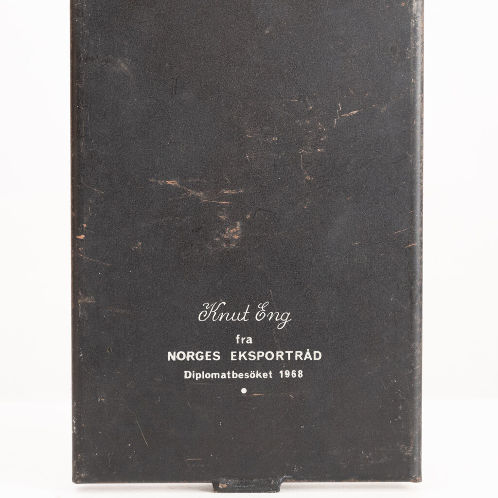 Konrad-Galaaen-wall-sconce1