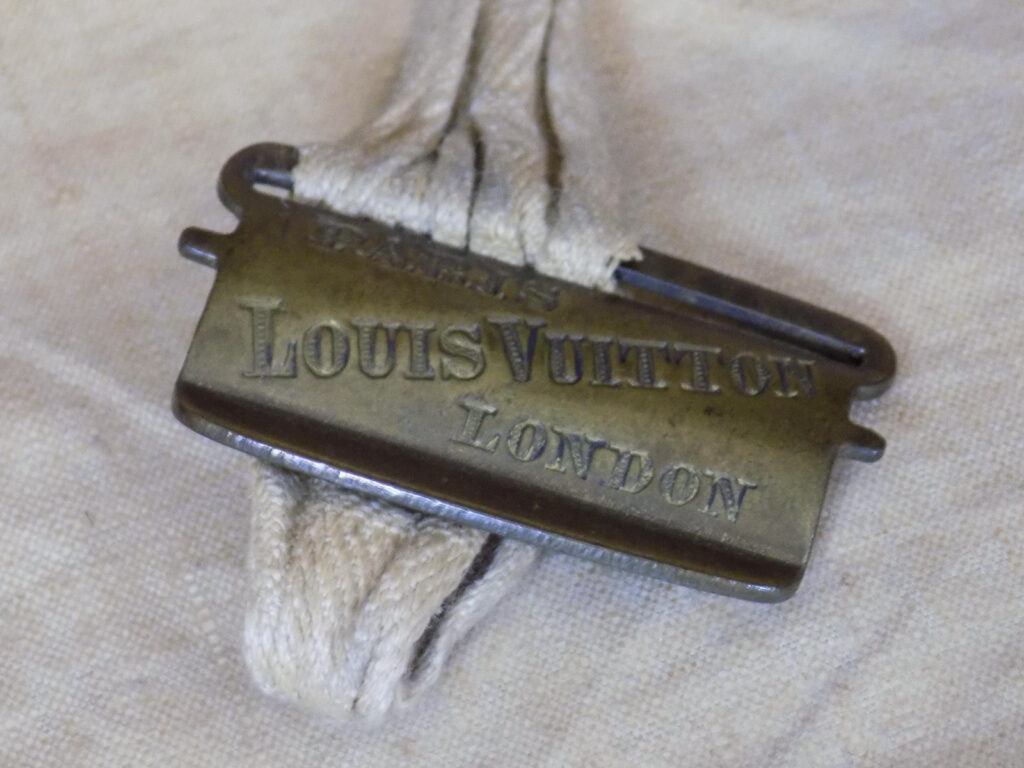 Malle a tiroirs by Louis Vuitton-B