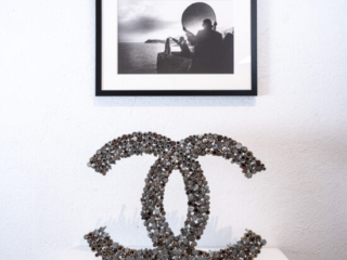 Original-photograph-of-Karl-Lagerfeld-on-location