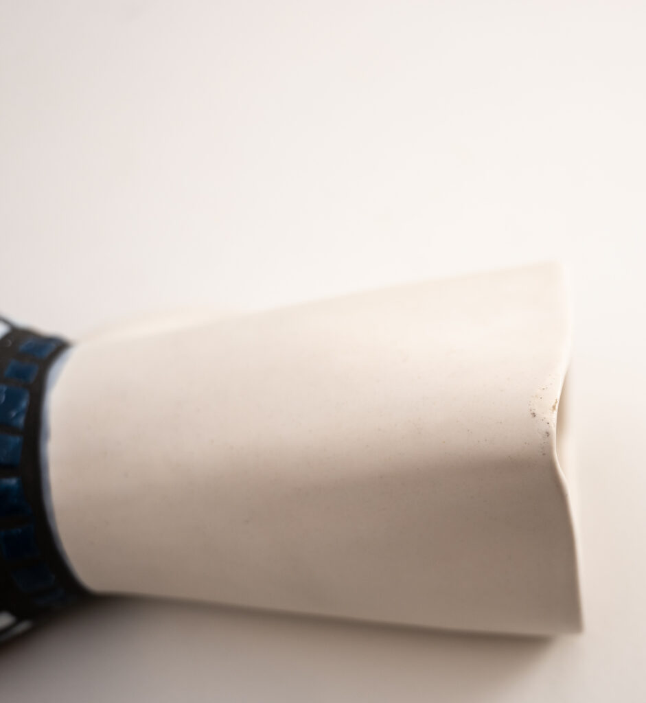 Roger-Capron-vase-murale-wall-pocket-01