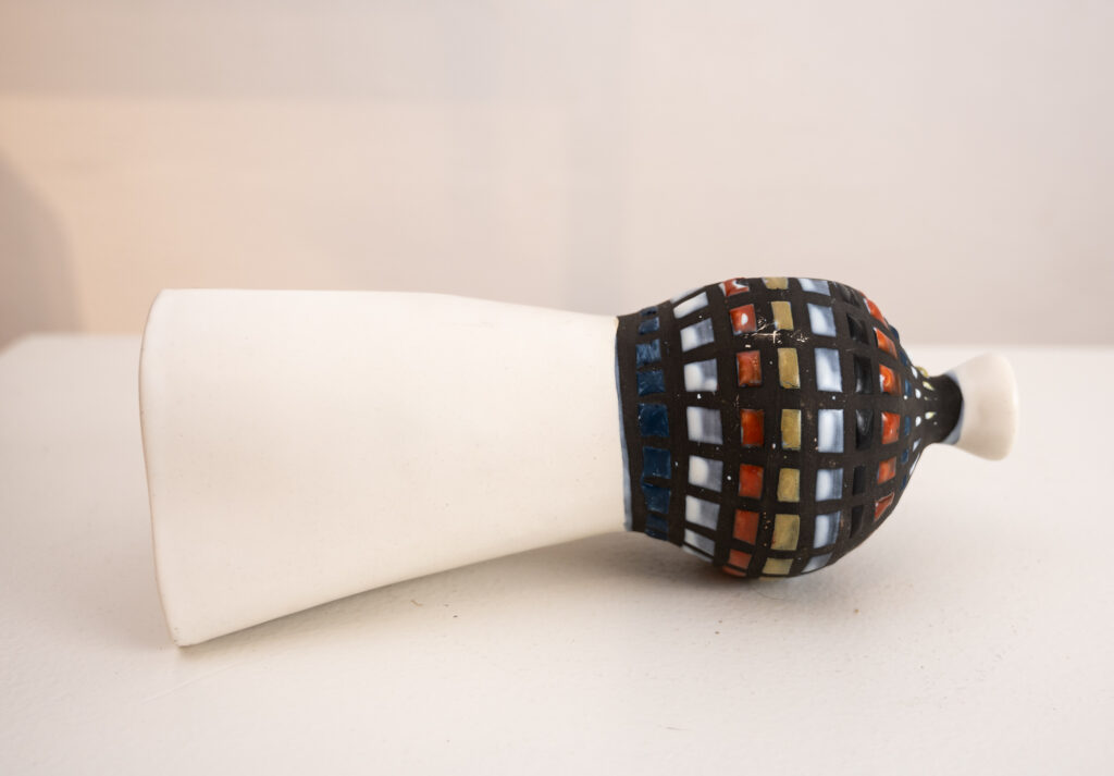 Roger-Capron-vase-murale-wall-pocket-16