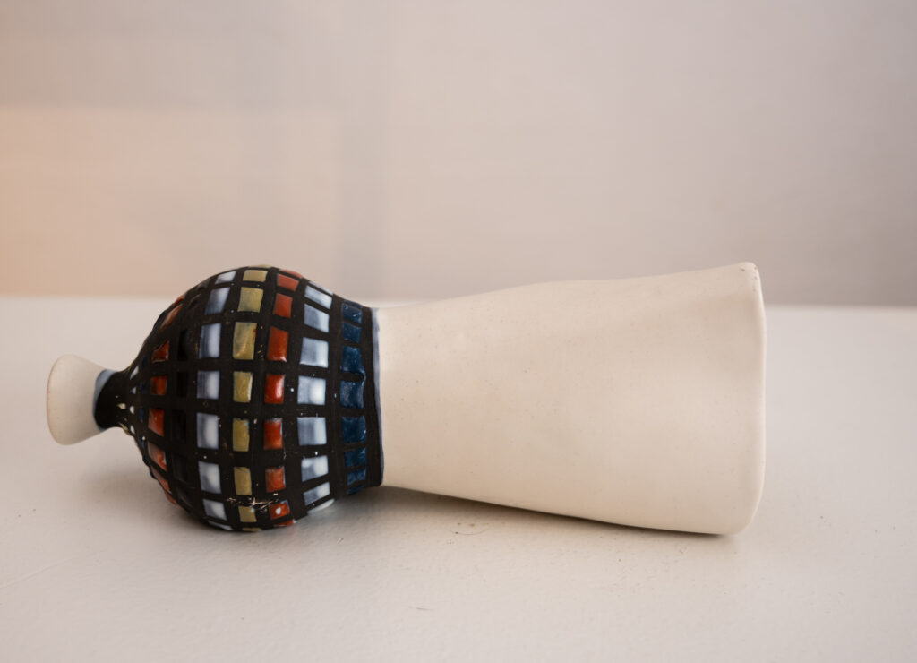 Roger-Capron-vase-murale-wall-pocket-19