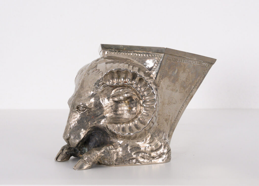 Silver-plated-vase-by-Gabriella-Crespi3