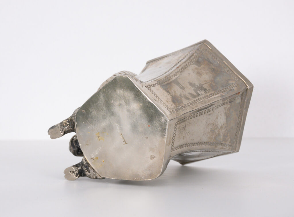 Silver-plated-vase-by-Gabriella-Crespi5