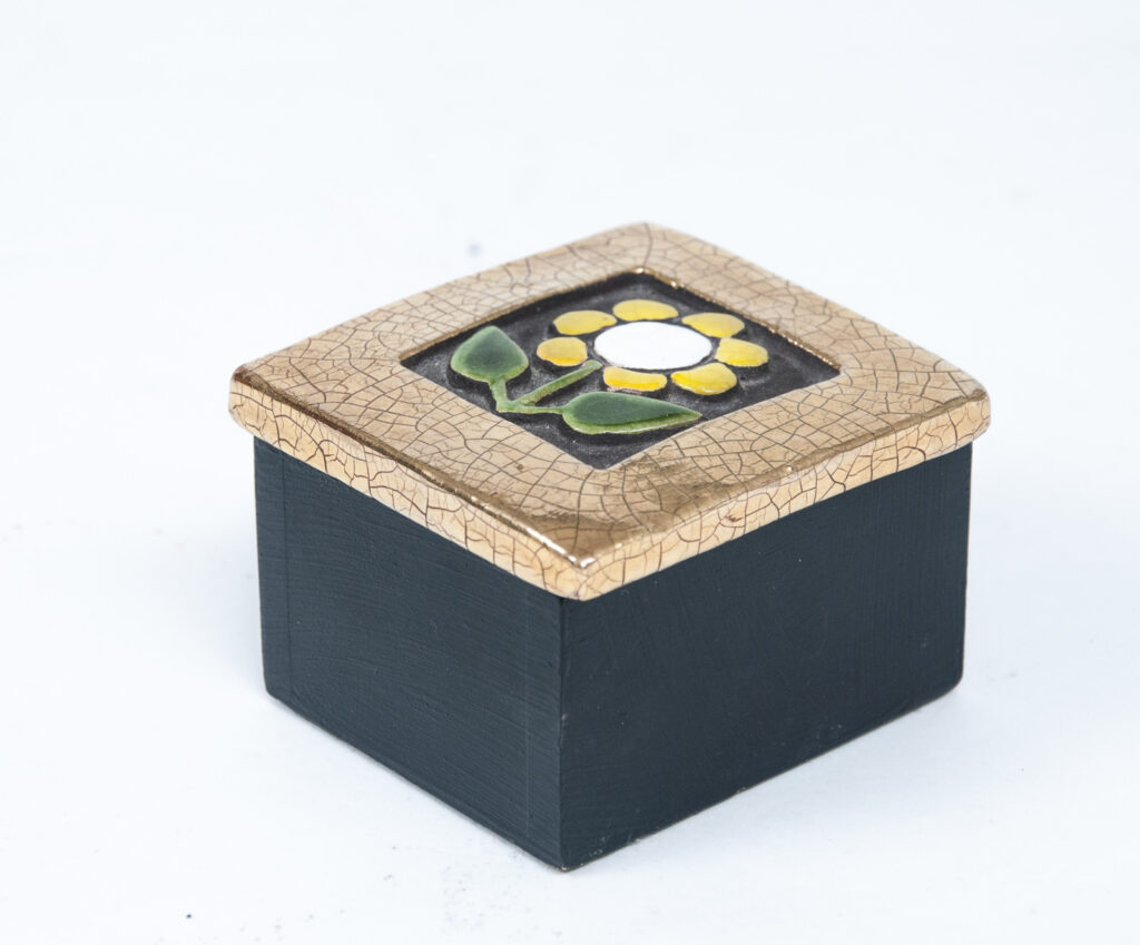 Small-covered-box-by-François-Lembo-3