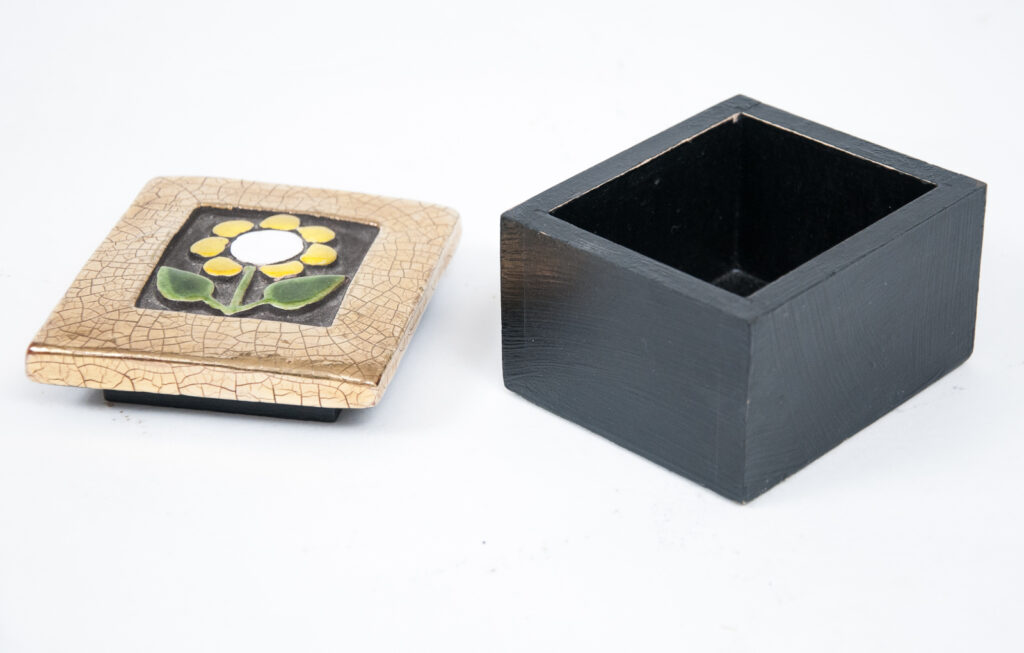 Small-covered-box-by-François-Lembo-4