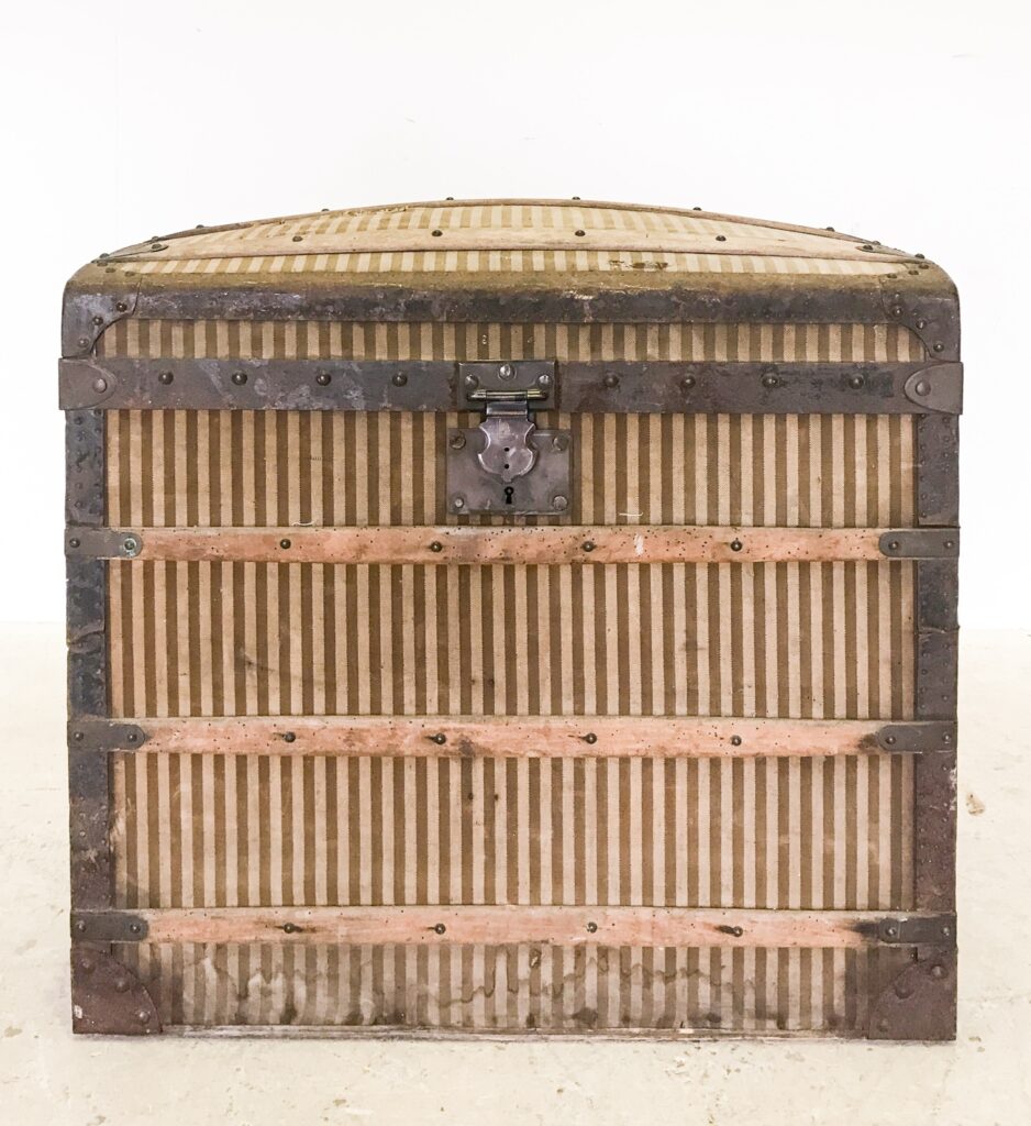 magasins du Louvre trunk-1