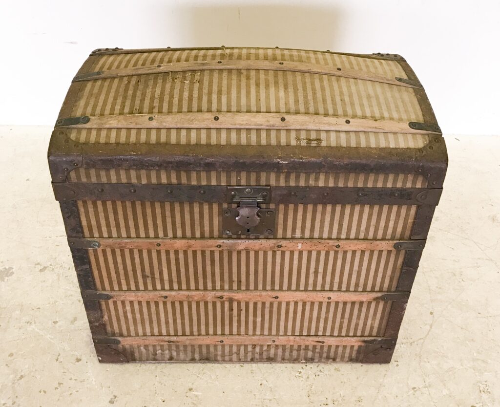 magasins du Louvre trunk-2