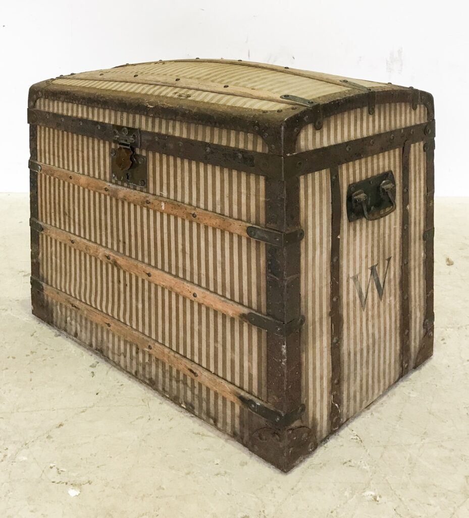 magasins du Louvre trunk-3