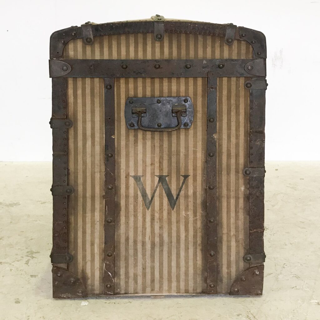 magasins du Louvre trunk-4