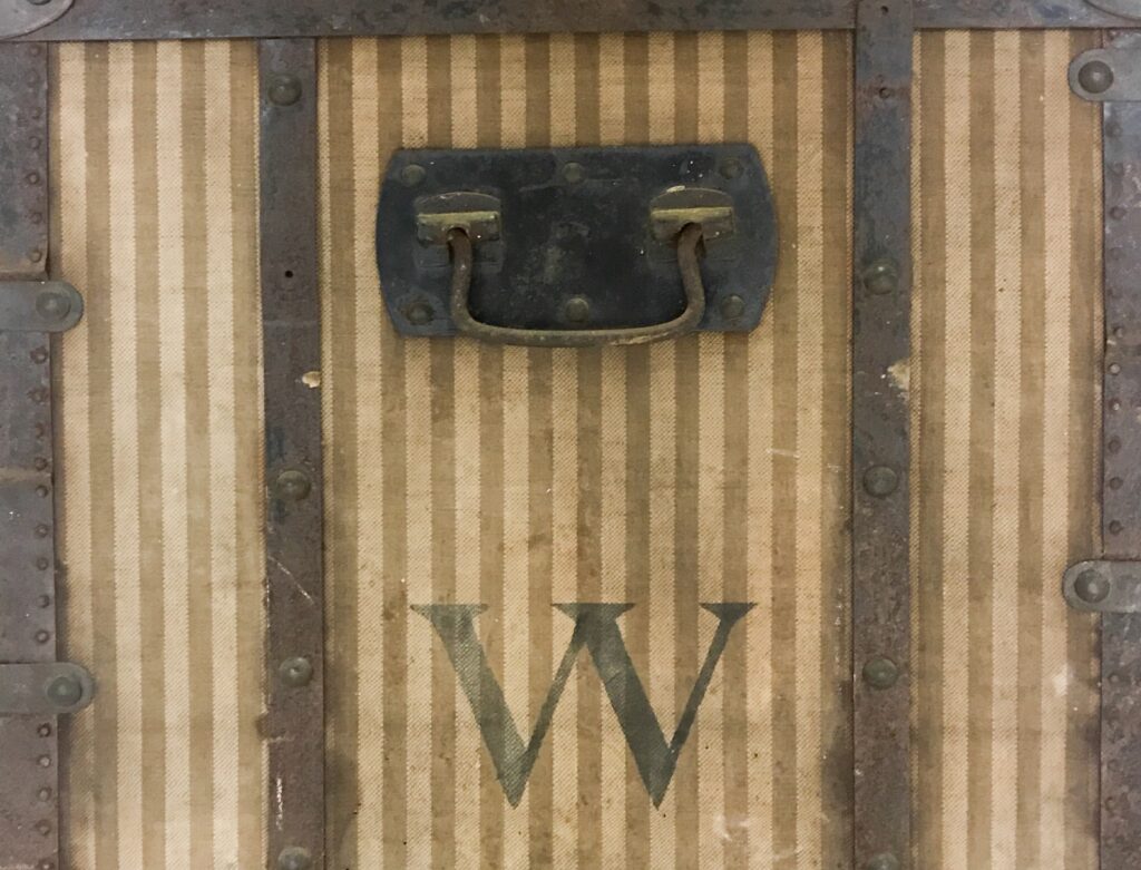 magasins du Louvre trunk-5