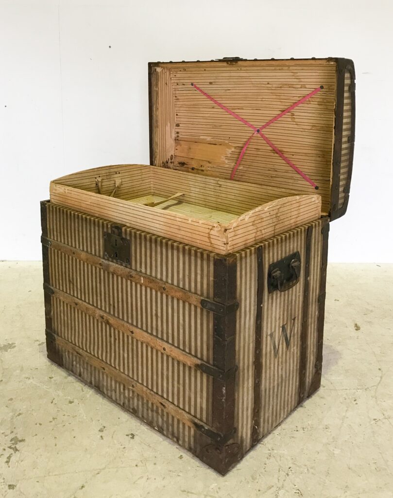 magasins du Louvre trunk-6