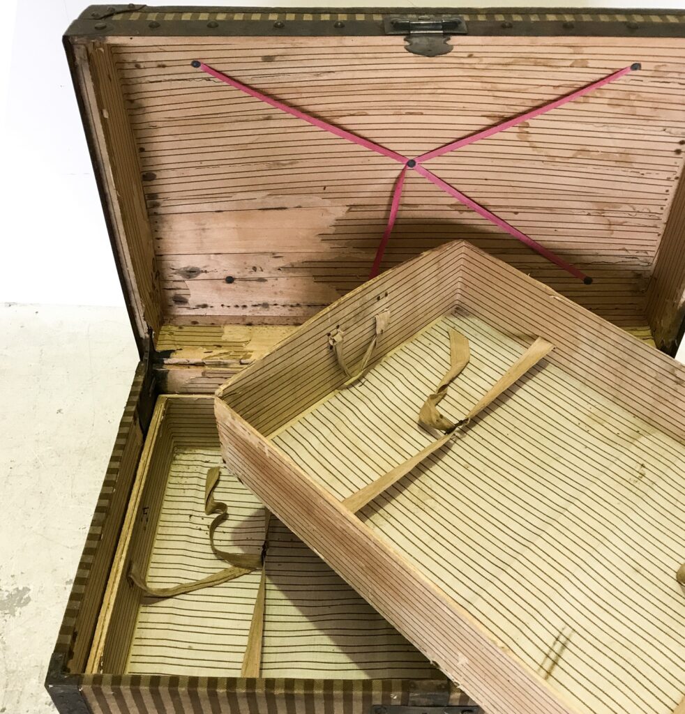 magasins du Louvre trunk-7