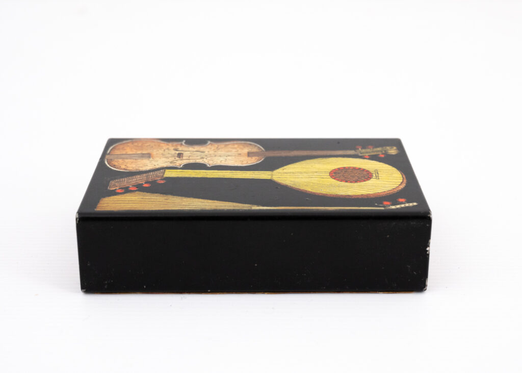 small-Fornasetti-guitars-and-zithers-box1