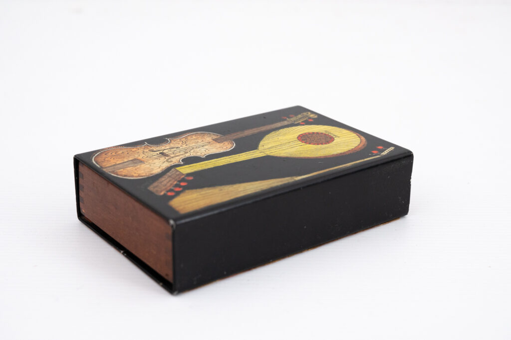 small-Fornasetti-guitars-and-zithers-box2
