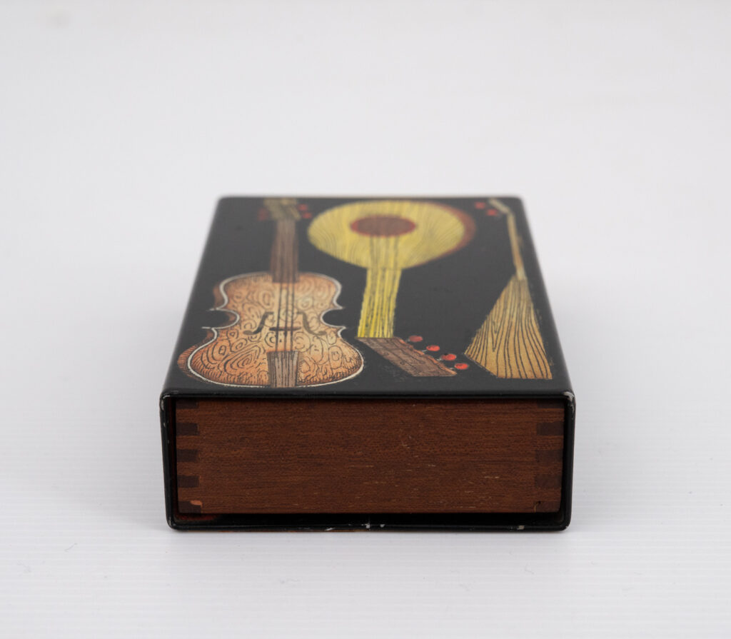 small-Fornasetti-guitars-and-zithers-box3