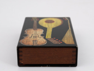small-Fornasetti-guitars-and-zithers-box3