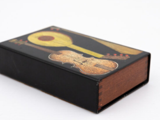 small-Fornasetti-guitars-and-zithers-box4