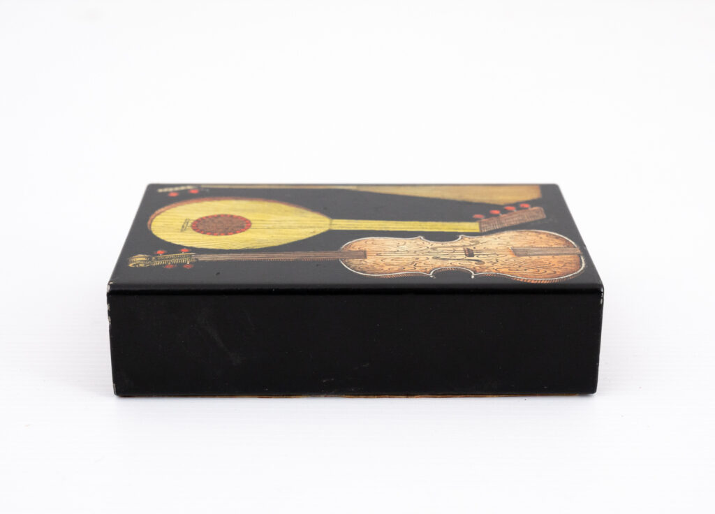 small-Fornasetti-guitars-and-zithers-box5