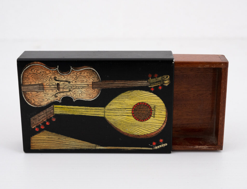 small-Fornasetti-guitars-and-zithers-box7