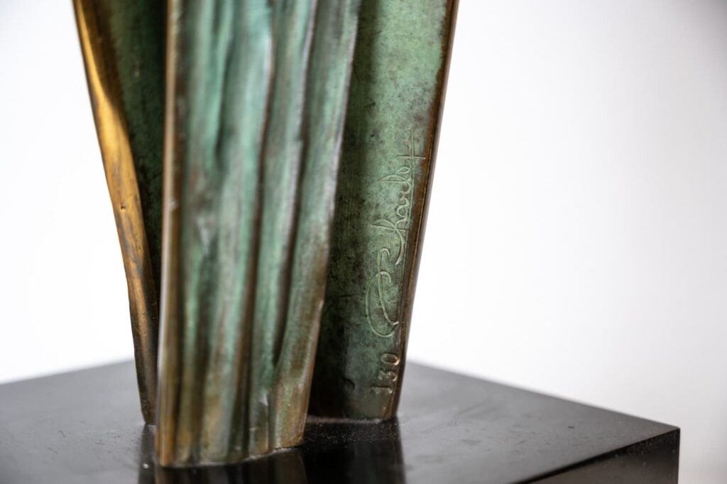 Amaryllis-model-table-lamp-by-Chrystiane-Charles10