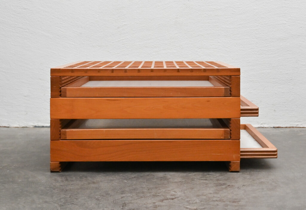 Bernard-Vuarnesson-Tetra-coffee-table-for-Sculptures-Jeux-circa-1980-02