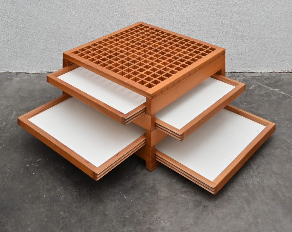 Bernard-Vuarnesson-Tetra-coffee-table-for-Sculptures-Jeux-circa-1980-03