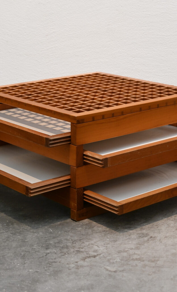 Bernard-Vuarnesson-Tetra-coffee-table-for-Sculptures-Jeux-circa-1980-13