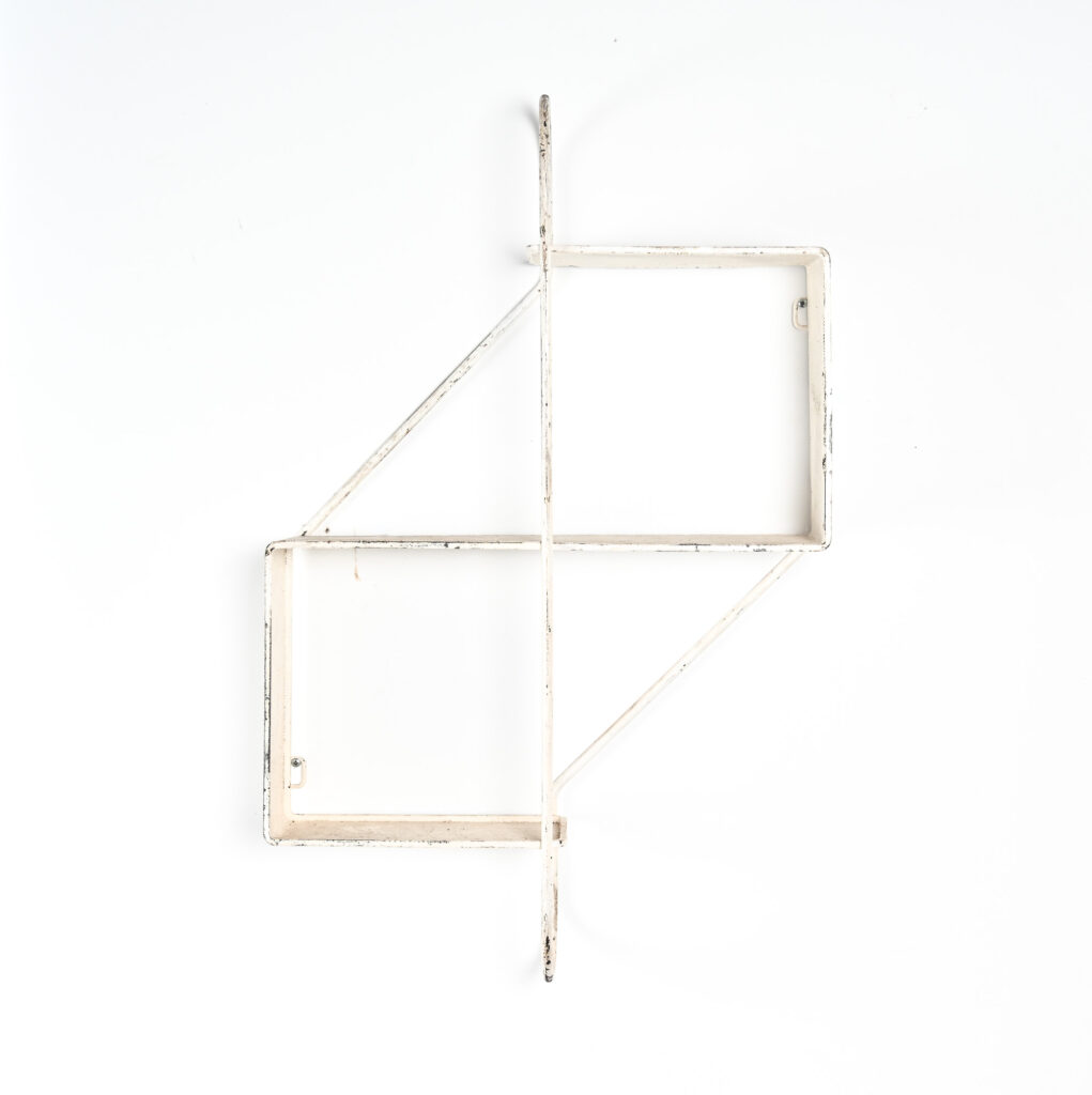 Cle-de-Sol-etagere-by-Mathieu-Mategot-15