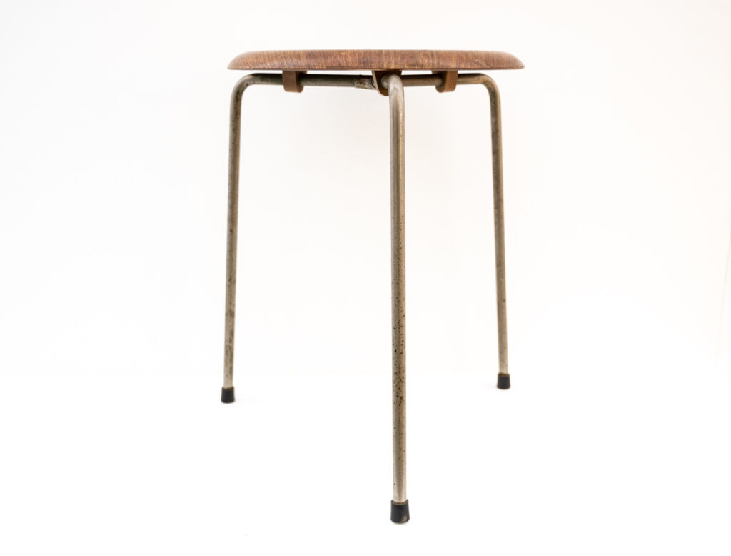 Early-Dot-stool-by-Arne-Jacobsen-for-Fritz-Hansen-DK-19652