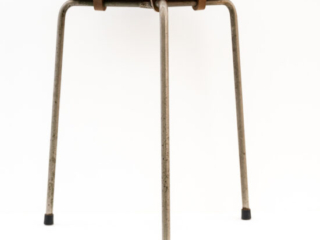 Early-Dot-stool-by-Arne-Jacobsen-for-Fritz-Hansen-DK-19653