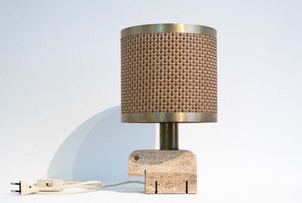 Fratelli-Mannelli-Travertine-Elephant-Table-Lamp4