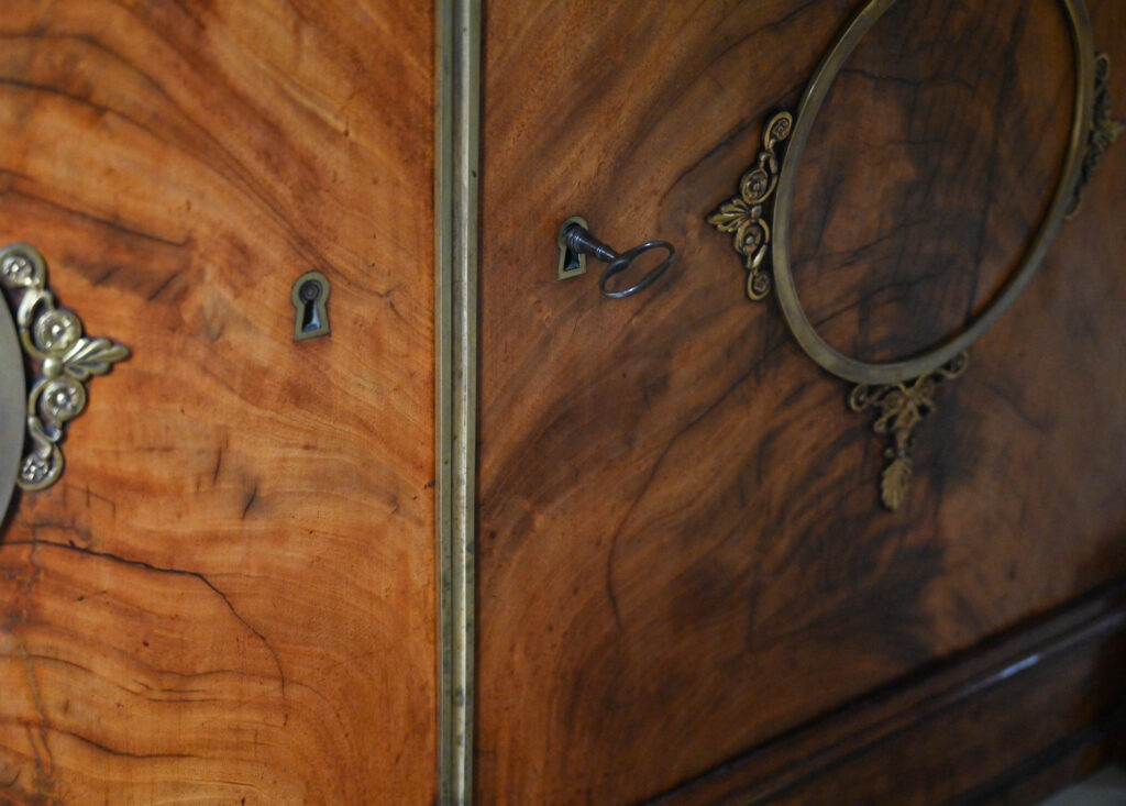 Jacob-Desmalter-et-Cie-mahogany-two-door-commode-07