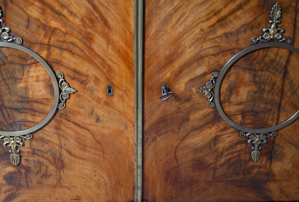 Jacob-Desmalter-et-Cie-mahogany-two-door-commode-08