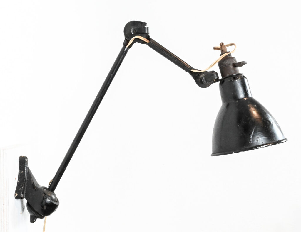 Lampe Ajustable D.G.R. No. 222 fixe-mural Lampe Ajustable D.G.R. No. 222 fixe-mural