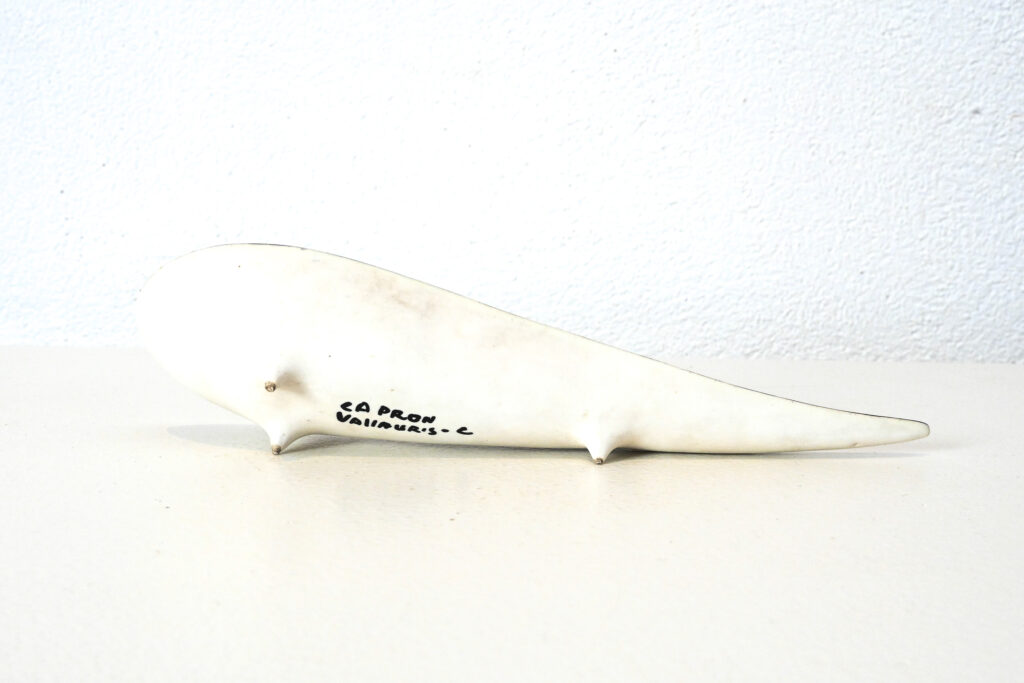 Roger-Capron-ceramic-vide-poche-with-pyjama-decoration-07