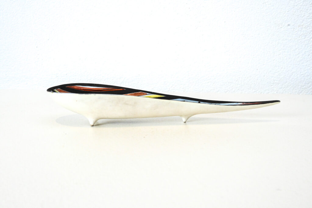 Roger-Capron-ceramic-vide-poche-with-pyjama-decoration-08