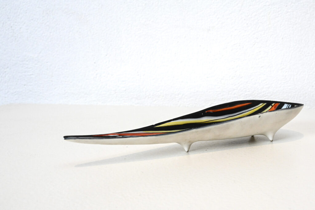 Roger-Capron-ceramic-vide-poche-with-pyjama-decoration-11