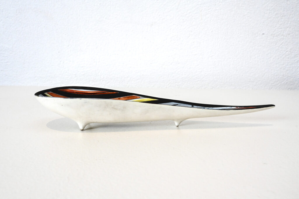 Roger-Capron-ceramic-vide-poche-with-pyjama-decoration-12