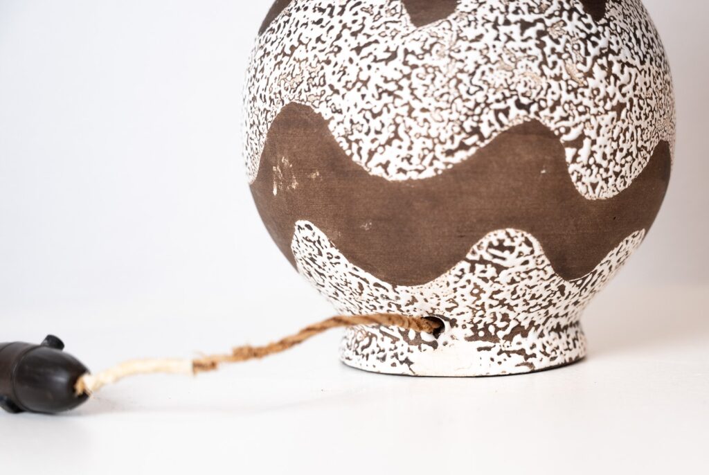 Small-1930s-boule-shaped-table-lamp-attributed-to-Primavera8