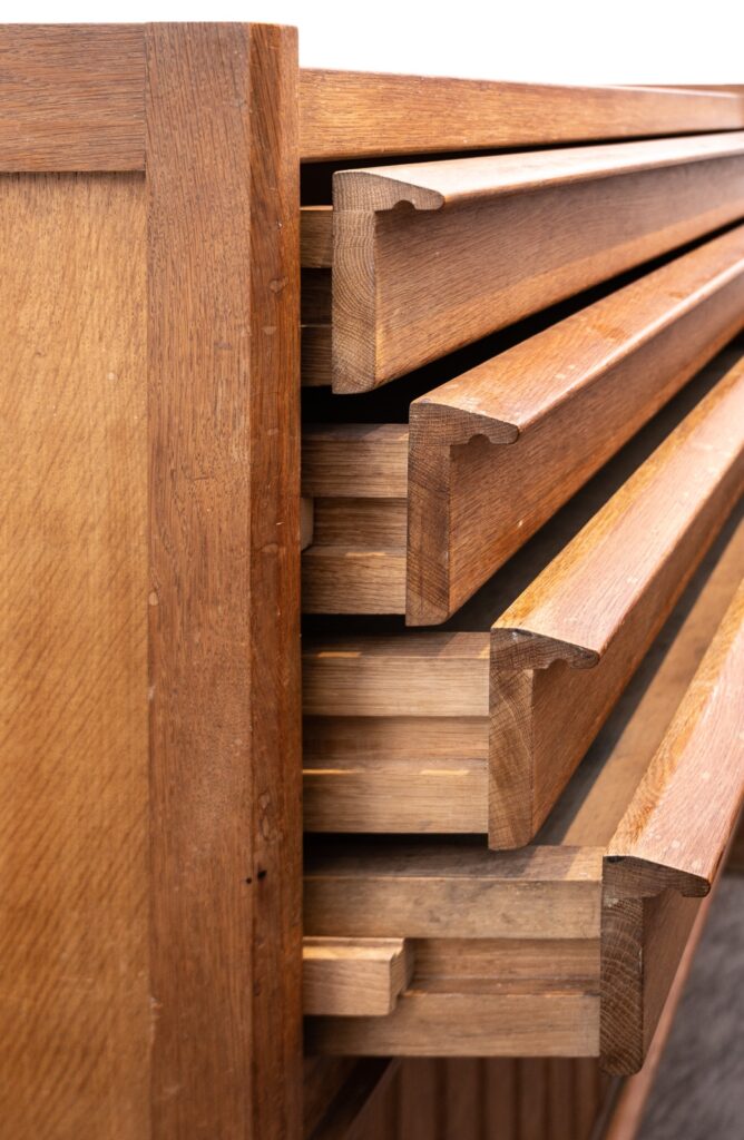 oak-cabinet-by-Guillerme-et-Chambron-112