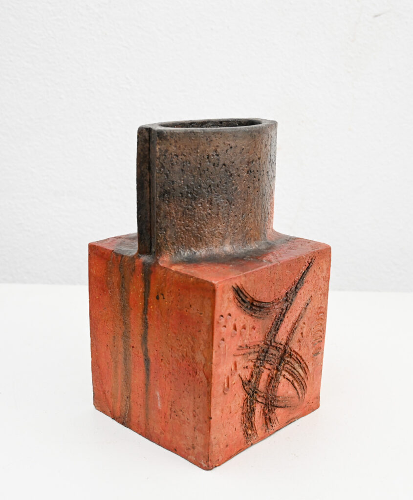 Fantoni scrafitto slab vase 300